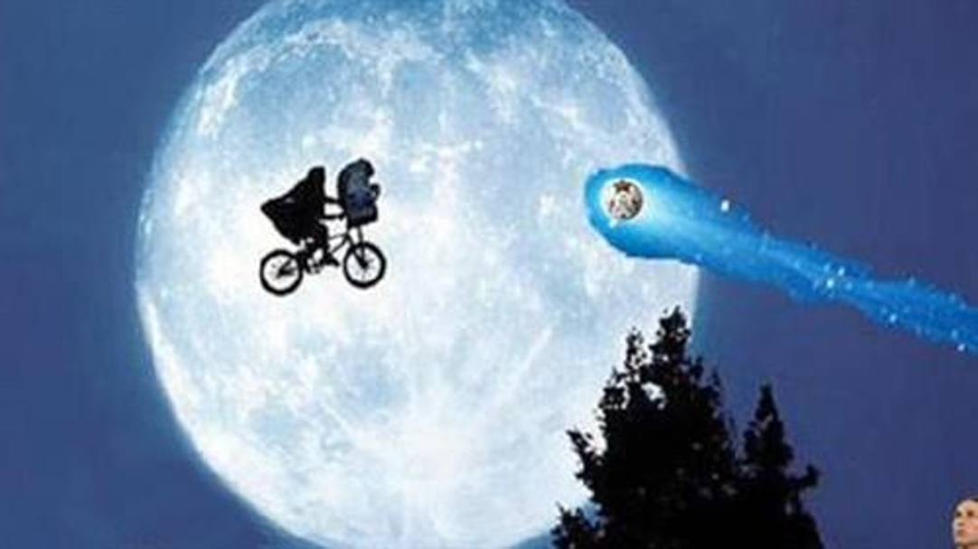 La palla sta per raggiungere E.T... Twitter
